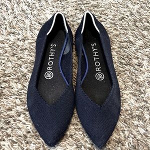 Navy Blue Rothy’s pointe!
